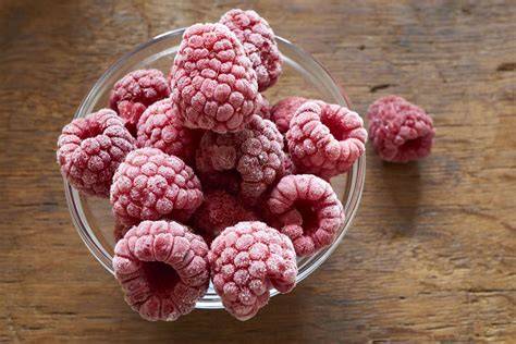Gefrorene Himbeeren in Gefrierbeutel
