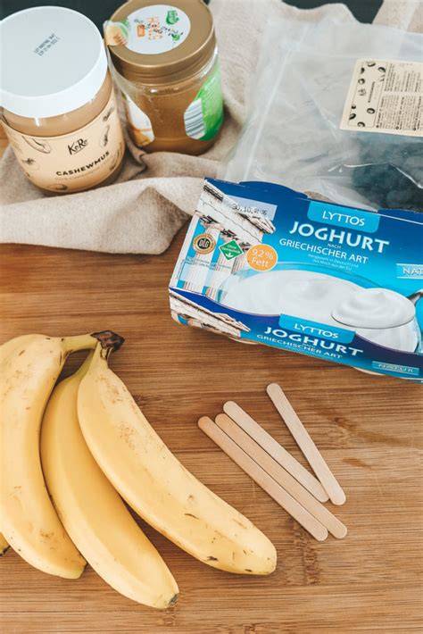 Gefrorene Joghurt Bananen Geister mit Schokodrops