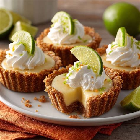 Gefrorene Mini Key Lime Pies auf einem Teller