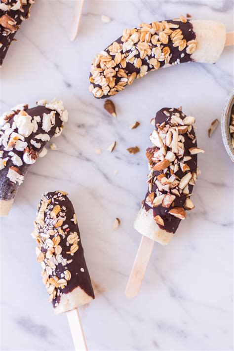 Gefrorene Schoko-Bananen und Himbeer-Parfait