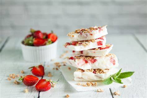 Gefrorener Joghurt mit Erdbeeren