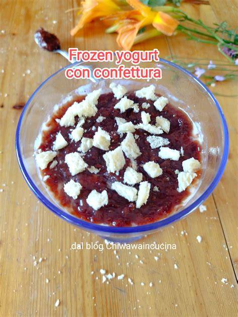 Gefrorener Joghurt mit Himbeerswirl