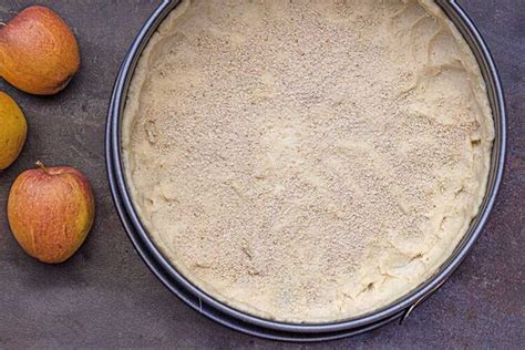 Gegenüberstellung: Biskuit-Blechboden vs. Rührteig-Blechkuchen - Textur und Einsatz