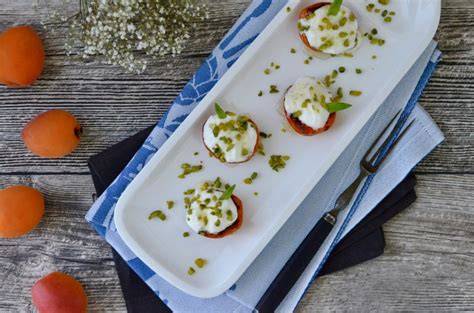 Gegrillte Aprikosen mit Honig und Joghurt