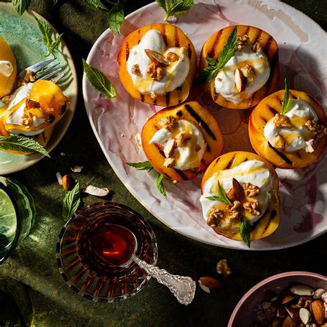 Gegrillte Pfirsiche als Sommerdessert