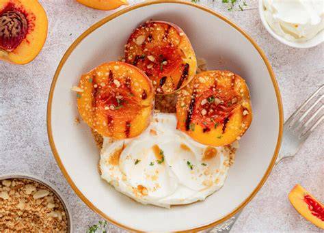 Gegrillte Pfirsiche mit Honig und Mascarpone-Creme