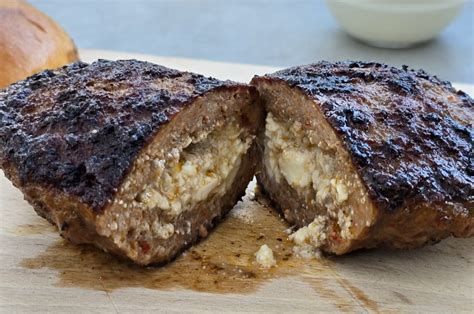 Gegrillter Block Burger aufgeschnitten