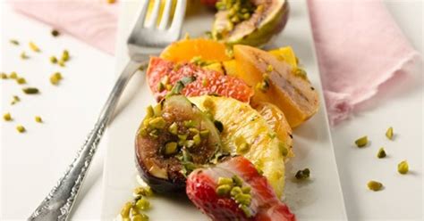Gegrillter Obstsalat mit Grillstreifen und Mascarpone-Creme