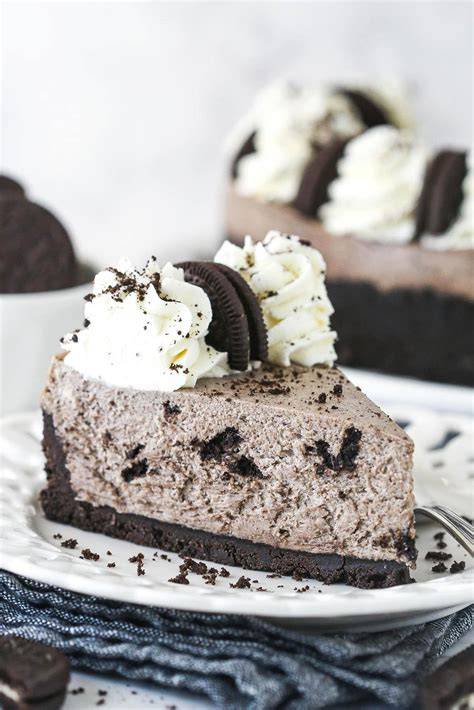 Gekühlter No-Bake Oreo Cheesecake mit Dekor