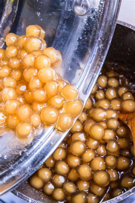 Gekochte Tapiokaperlen in Sirup