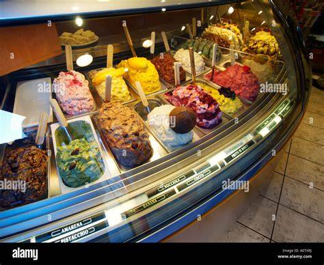 Gelateria in Florenz, Eisbecher, italienische Spezialitäten