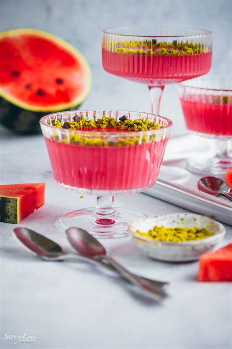 Gelo di Melone in Dessertgläsern mit Zimt