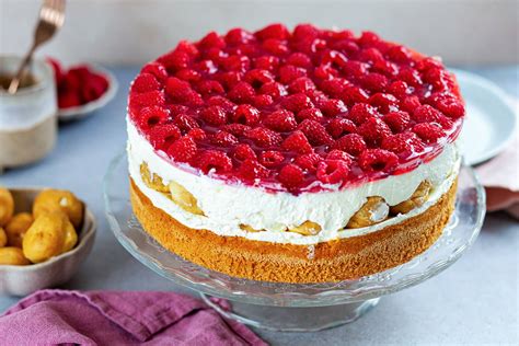 Gelungene Präsentation von Windbeuteldessert und Windbeuteltorte