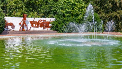 Gemütliche Außenplätze am Springbrunnen