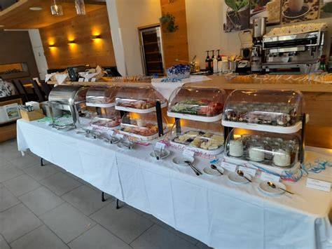 Gemütliches Frühstücksbuffet im Stadthaus Café