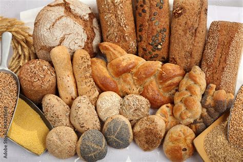 Gemischte Backwaren: Brot, Brötchen, Kuchen