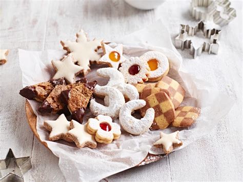 Gemischter Plätzchenteller ohne Nüsse zu Weihnachten