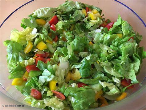 Gemischter Salat mit frischem Gemüse
