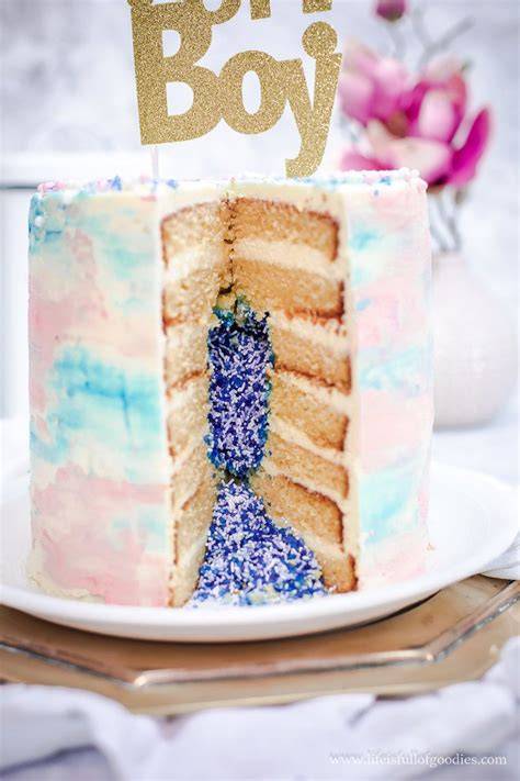 Gender Reveal Babytorte mit rosa und blauer Füllung