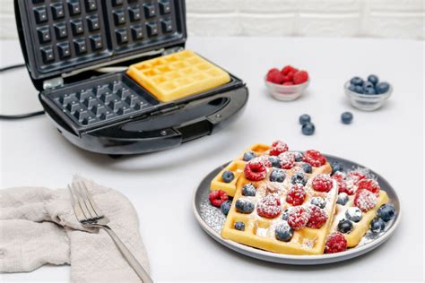 Genussmoment Waffel und Beeren