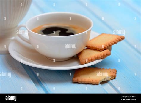 Genussmomente: Kaffee und Butterkekse, Familienpicknick mit Wikana Unterwegs-Keksen