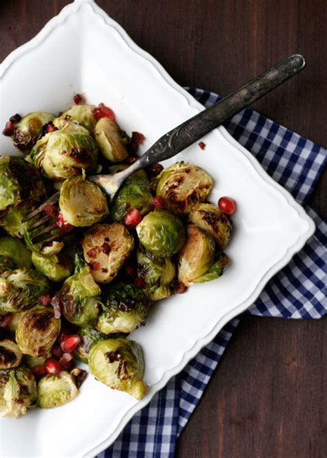 Gerösteter Rosenkohl mit Mandeln, Honig und Balsamico auf Blech