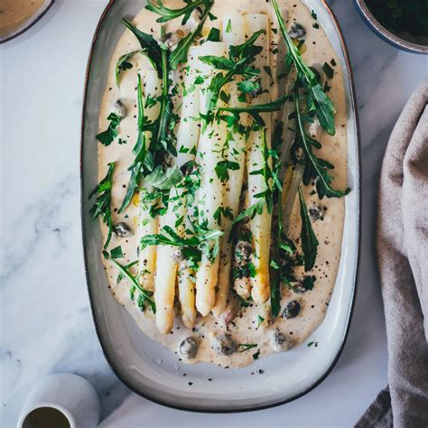 Gerösteter weißer Spargel mit cremiger Parmesan-Trüffel-Vinaigrette