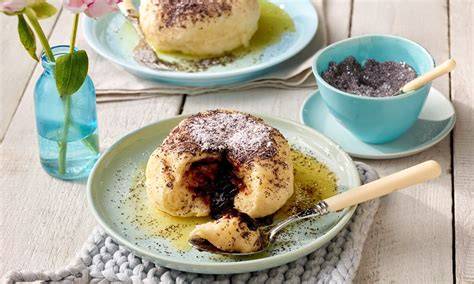 Germknödel angerichtet - Dessert- und Hauptgang-Variante