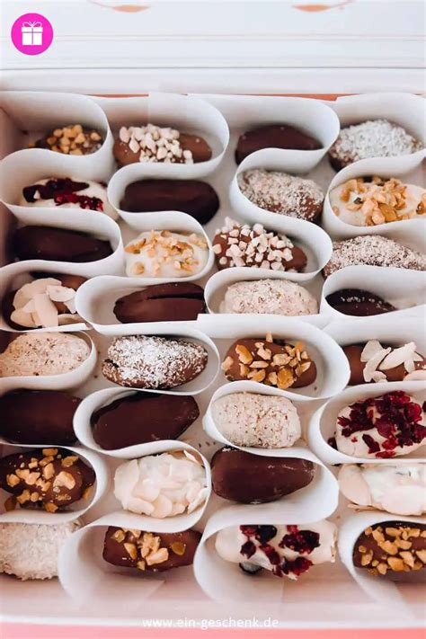 Geschenk-Variante: Dattel-Pralinen hübsch verpackt