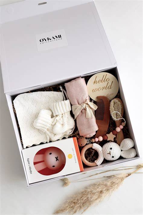 Geschenkbox mit Schokoladenostereiern und Kühlpads