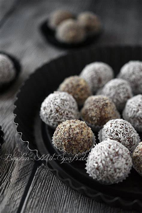 Geschenkbox mit gemischten Pralinen: Rumkugeln, Kokospralinen, Nougatkugeln