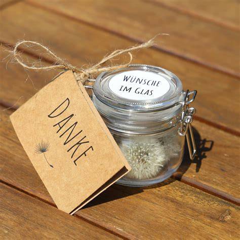 Geschenkglas mit Honignüssen und Anhänger