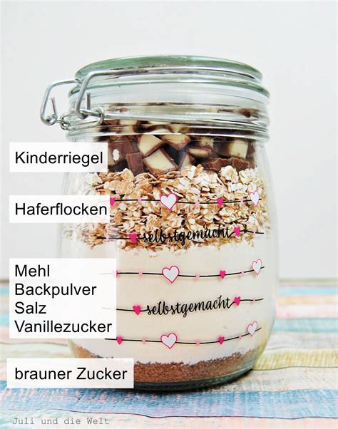 Geschenkidee: Selbstgemachte Puddingmischung im Glas, festlich dekoriert