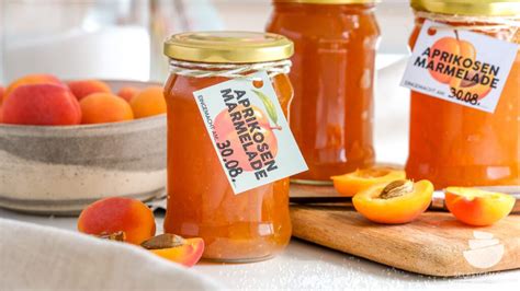 Geschenkidee: beschriftete Mon-Chéri-Konfitürengläser mit Etiketten