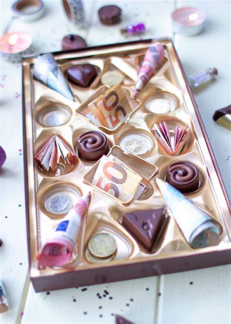 Geschenkideen: Pralinenschachtel, Tüten, Kapseln mit Cassis-Pralinen