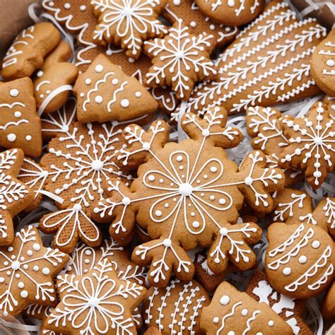 Geschenkschachteln und Einzelpackungen: Lebkuchen und Pralinenvielfalt