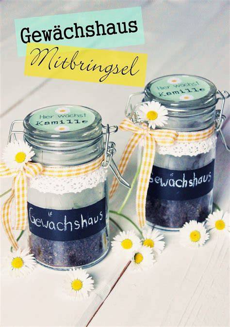 Geschenkverpackte Energiekekse als kleines Mitbringsel