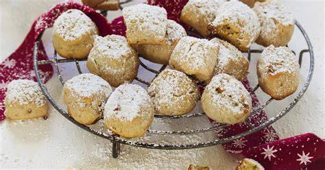 Geschenkverpacktes Stollenkonfekt mit Marzipan