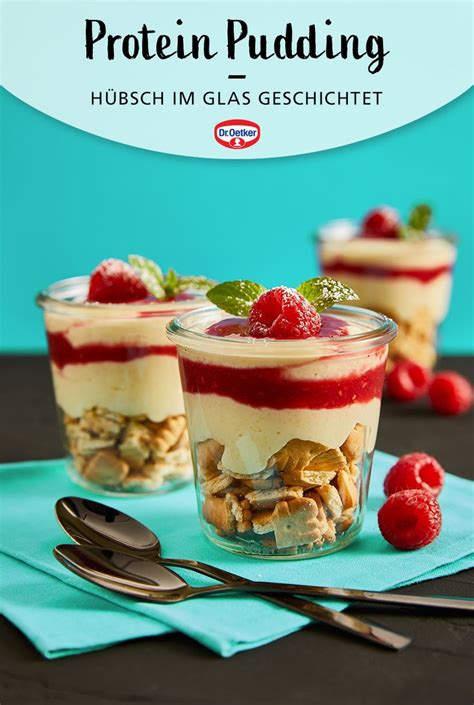 Geschichteter Protein Pudding im Dessertglas