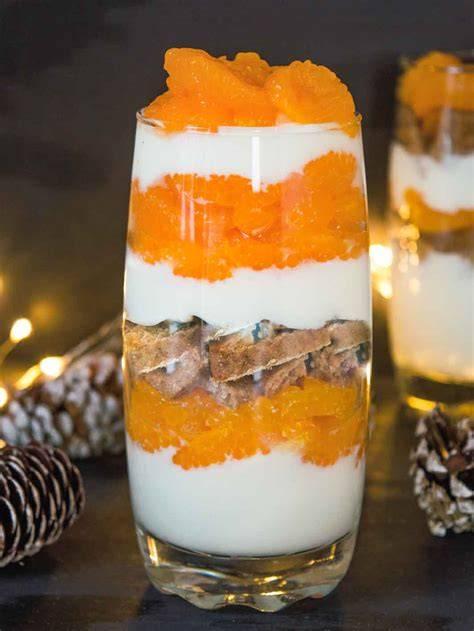 Geschichtetes Kürbis-Dessert im Glas