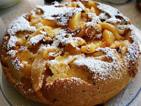 Gestürzter Apfelkuchen frisch aus dem Ofen