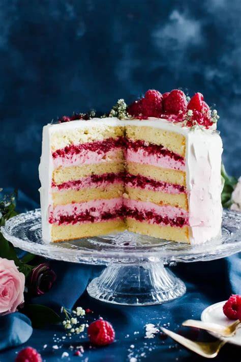 Gestapelte Oreo-Torte mit Biskuitböden