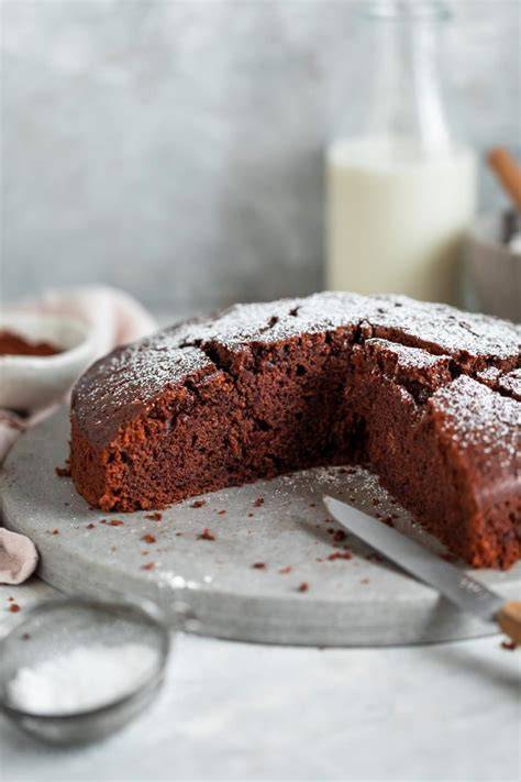 Gesunder, veganer Schokokuchen mit Datteln