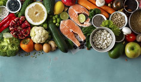 Gesundes Soul Food: Obst, Gemüse, Nüsse und Fisch als Wohlfühlessen