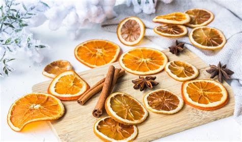 Getrocknete Orangen- und Quittenschalen, Vorratsglas