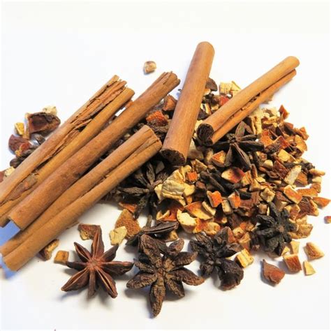 Gewürze für Quittenmarmelade: Zimt, Vanille, Sternanis