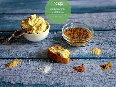 Gewürzmischung und Nüsse für Lebkuchenteig