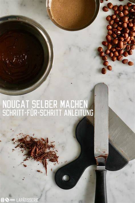 Gianduja auf Marmorplatte: Streichen und zusammenkratzen