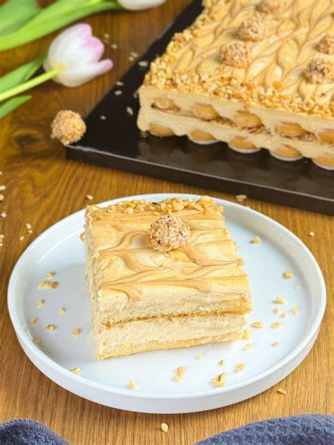 Giotto-Torte ohne Backen mit Löffelbiskuit, cremige Schichten und Dekoration