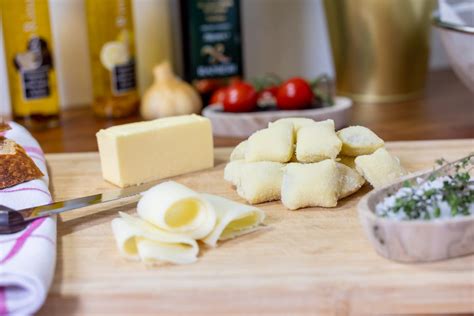 Girasoli in Thymian-Butter mit Provolone